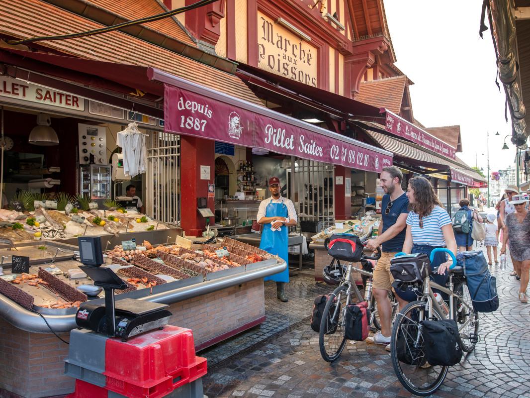 marché_poissons_trouville_a_velo_calvados