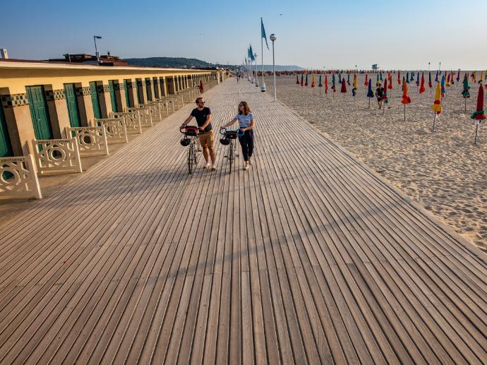 Vélos sur les Planches de Deauville