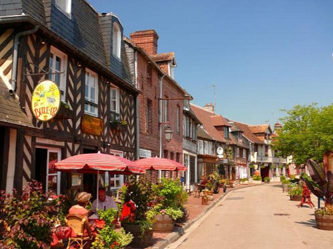 Beuvron-en-Auge_village_de_charme_velo_electrique_deauville