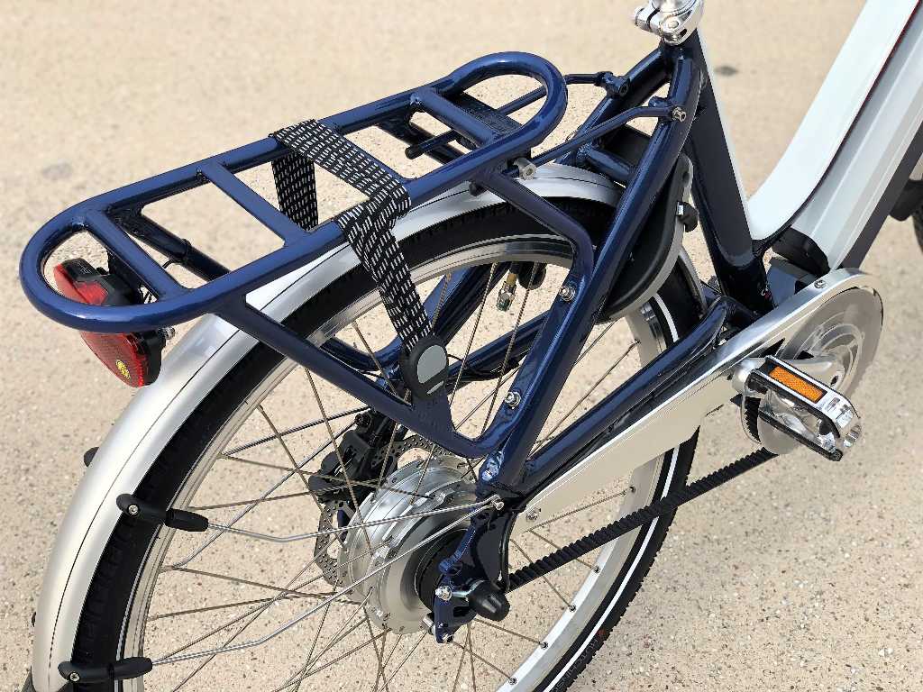 starway_touring_bleu_blanc_jean_connait_un_rayon_deauville_velo_electrique