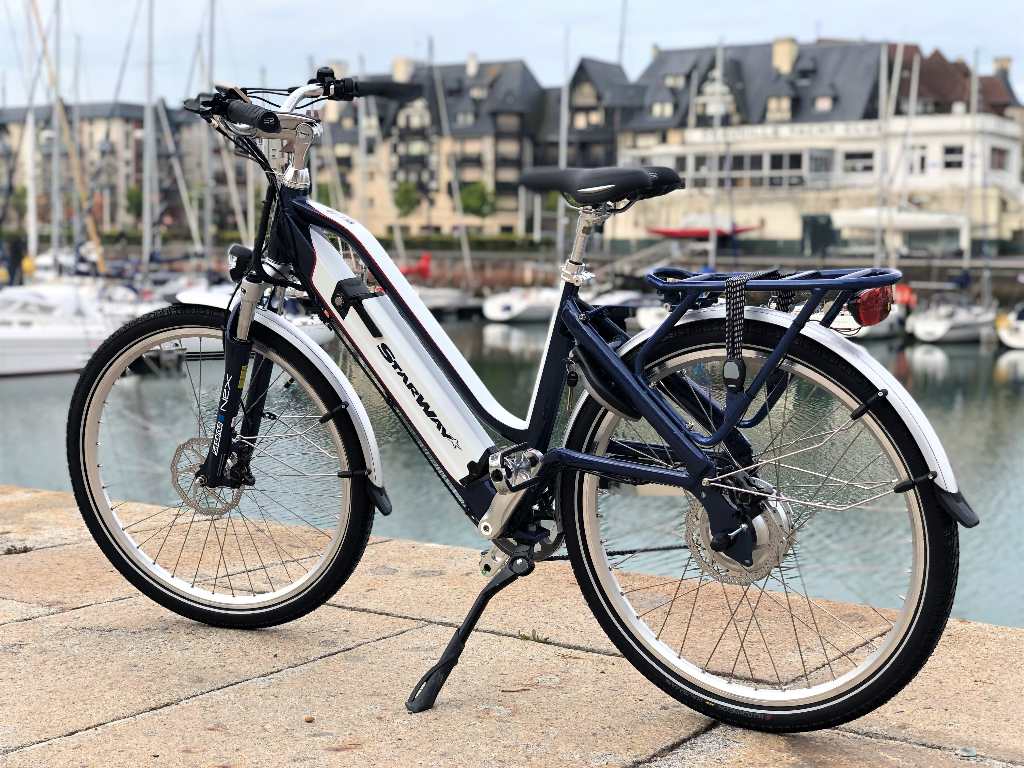 starway_touring_bleu_blanc_jean_connait_un_rayon_deauville_velo_electrique