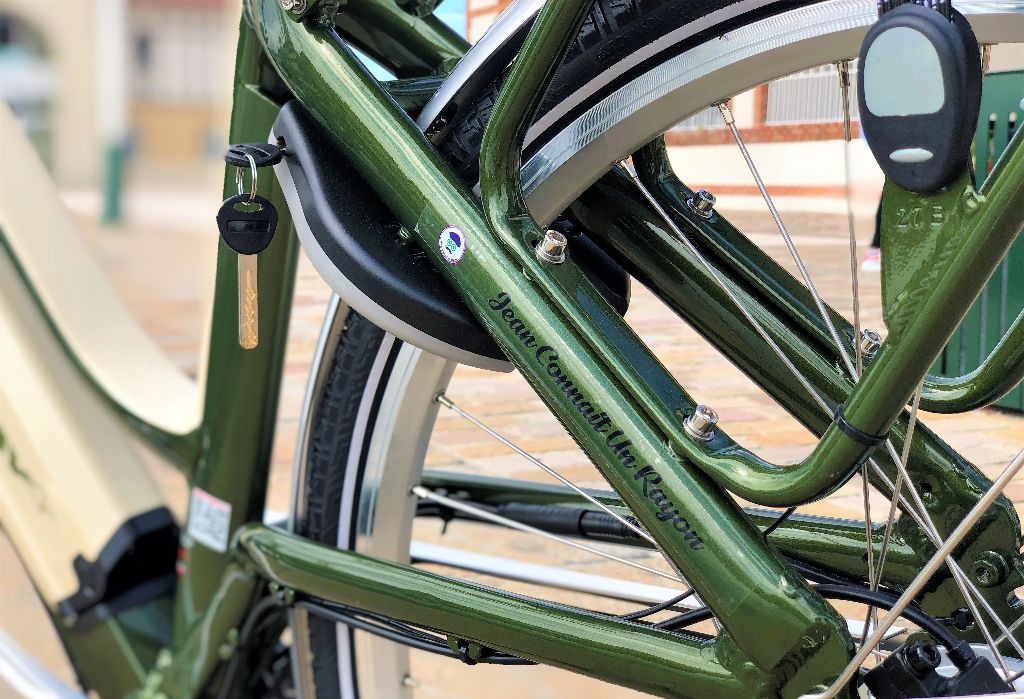 velo_electrique_touring_vert_vanille_starway_jean_connait_un_rayon